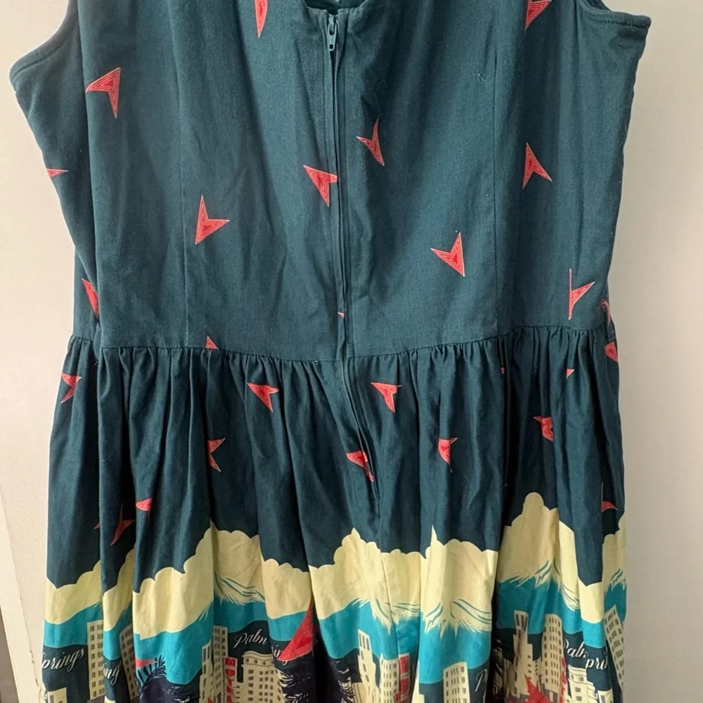 Lindy Bop dress, Palm Springs print with scalloped neckline - Picture 4 of 5